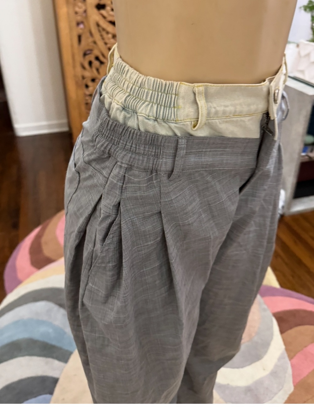 Grey pleated trousers with double waistband styling NWOT size S - Picture 3 of 9